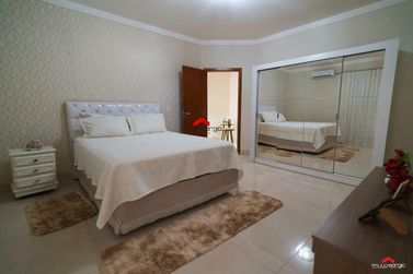 Sobrado &agrave; venda - 600m&sup2; - Zona II