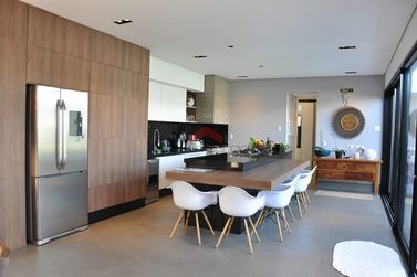 Sobrado &agrave; venda - 342m&sup2; - Conjunto Residencial Portal das &Aacute;guas