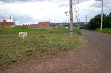 Terreno &agrave; venda - 304m&sup2; - Jardim Real