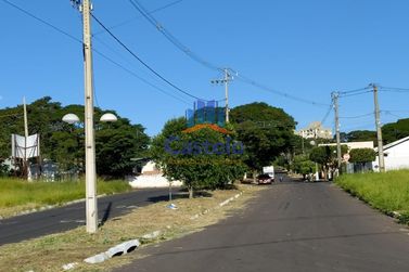 Terreno &agrave; venda - 180m&sup2; - Parque Melhoramentos