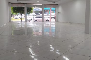 Sal&atilde;o Comercial para alugar - 200m&sup2; - Centro
