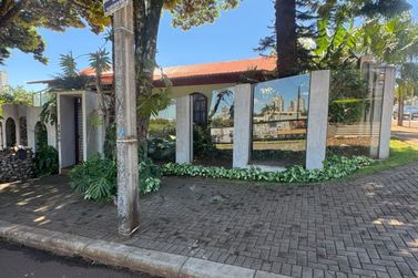 Casa &agrave; venda - 240m&sup2; - Centro