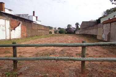 Terreno &agrave; venda - 1631m&sup2; - Zona 1