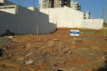 Terreno &agrave; venda - 195m&sup2; - JARDIM CARAVELLE