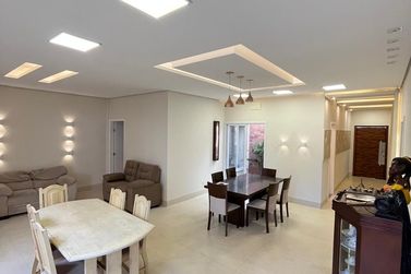 Casa &agrave; venda - 419m&sup2; - Jd Veleiros
