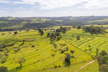 Ch&aacute;cara &agrave; venda - Saida para Guaira