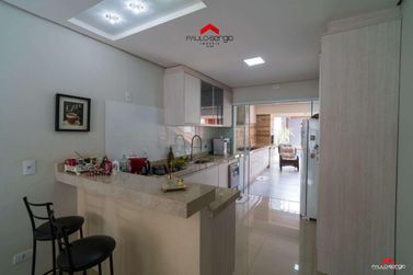 Sobrado &agrave; venda - 225m&sup2; - Jardim Petr&oacute;polis