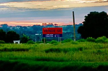 Ch&aacute;cara &agrave; venda - 28000m&sup2; - Estrada Rural