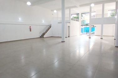 Sal&atilde;o Comercial para alugar - 800m&sup2; - Zona II