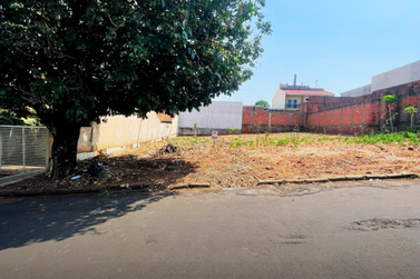 Terreno &agrave; venda - 275m&sup2; - Parque do Lago