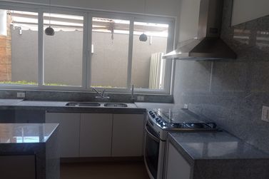 Casa &agrave; venda - 332m&sup2; - Zona V