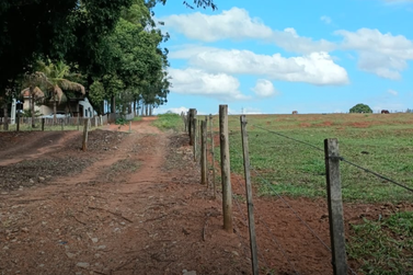 Ch&aacute;cara &agrave; venda - 20000m&sup2; - Zona Rural