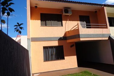 Sobrado &agrave; venda - 200m&sup2; - Zona I