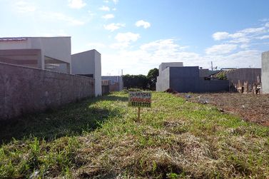 Terreno &agrave; venda - 180m&sup2; - Jardim Oriente