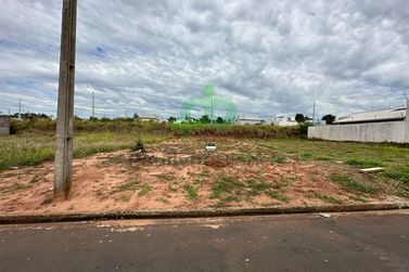 Terreno &agrave; venda - 214m&sup2; - Jardim Aeroporto III