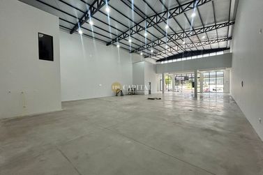 Sal&atilde;o Comercial para alugar - 420m&sup2; - Zona III