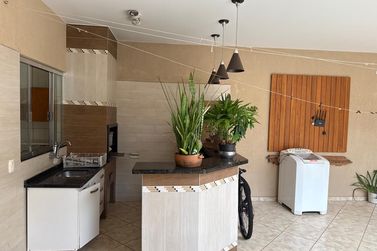 Casa &agrave; venda - 250m&sup2; - ZONA I