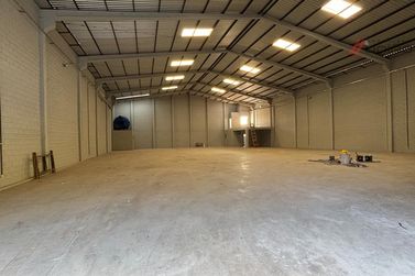 Sal&atilde;o Comercial para alugar - 1000m&sup2; - Parque Industrial II