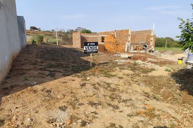 Terreno &agrave; venda - 184m&sup2; - Parque Tarum&atilde;