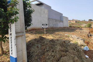 Terreno &agrave; venda - 184m&sup2; - Parque Tarum&atilde;