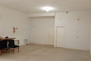 Sal&atilde;o Comercial para alugar - 180m&sup2; - Parque Residencial da G&aacute;vea