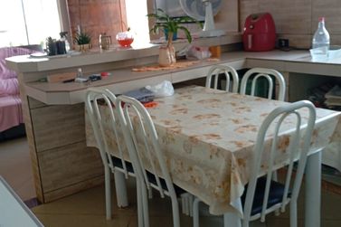 Casa &agrave; venda - 100m&sup2; - Centro