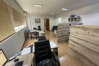 Sala Comercial &agrave; venda - 53m&sup2; - Zona I