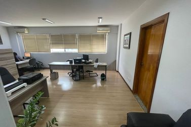 Sala Comercial &agrave; venda - 53m&sup2; - Zona I