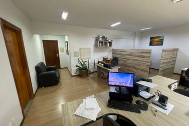 Sala Comercial &agrave; venda - 53m&sup2; - Zona I