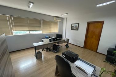 Sala Comercial &agrave; venda - 53m&sup2; - Zona I