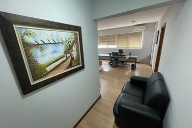 Sala Comercial &agrave; venda - 53m&sup2; - Zona I