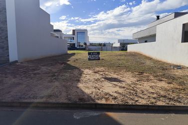 Terreno &agrave; venda - 247m&sup2; - Paysage Essenza Condom&iacute;nio
