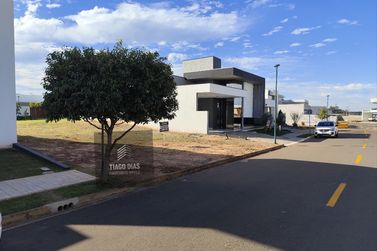 Terreno &agrave; venda - 247m&sup2; - Paysage Essenza Condom&iacute;nio