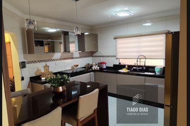 Sobrado &agrave; venda - 297m&sup2; - Jardim Vit&oacute;ria