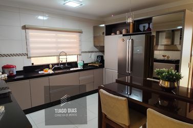 Sobrado &agrave; venda - 297m&sup2; - Jardim Vit&oacute;ria