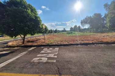 Terreno para alugar - 324m&sup2; - viena III