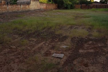 Terreno &agrave; venda - 600m&sup2; - Centro 
