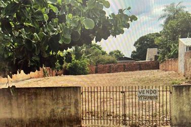 Terreno &agrave; venda - 600m&sup2; - Centro 