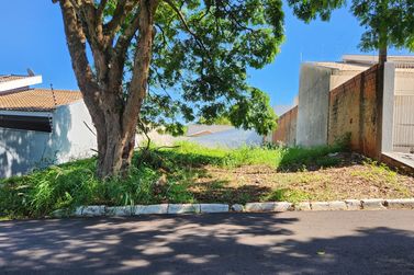 Terreno &agrave; venda - 252m&sup2; - Parque do Lago