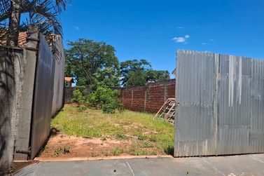 Terreno &agrave; venda - 135m&sup2; - Bourbon