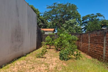 Terreno &agrave; venda - 135m&sup2; - Bourbon