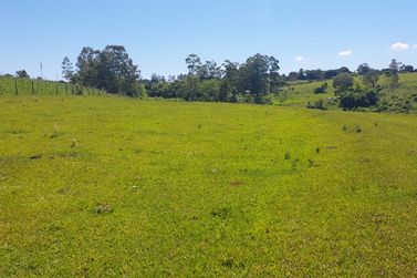 S&iacute;tio &agrave; venda - 121m&sup2; - ZONA RURAL