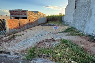 Terreno &agrave; venda - 147m&sup2; - Jardim Italia III