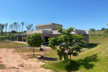 Ch&aacute;cara &agrave; venda - 2000m&sup2; - Pica Pau Amarelo