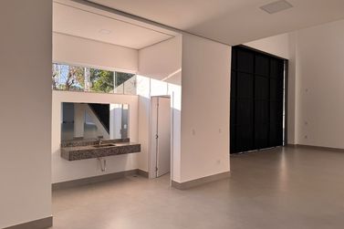 Sal&atilde;o Comercial para alugar - 680m&sup2; - Zona III