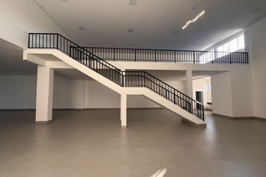 Sal&atilde;o Comercial para alugar - 680m&sup2; - Zona III