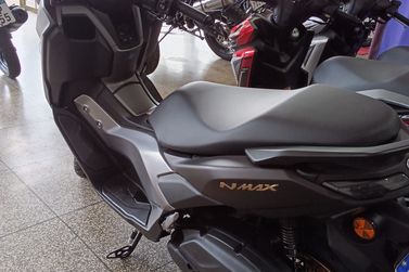 YAMAHA NMAX