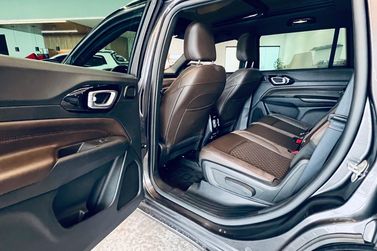 Jeep Commander