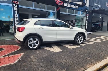 Mercedes-Benz CLA-200