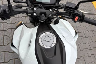 YAMAHA FZ25